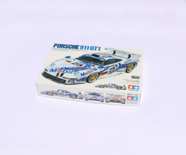 Porsche 911 GT1 Mobil 1:24 von Tamiya