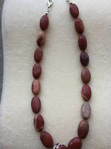 Jaspis Brekkzien - Kette Edelstein Mineralien Schmuck Basel