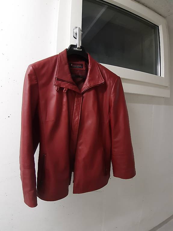 Coole dunkelrote Lederjacke Marke Neuenschwander GR 50