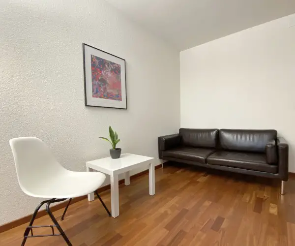 Zentrale Räume für Sprechstunden/ Beratungen/ Therapie