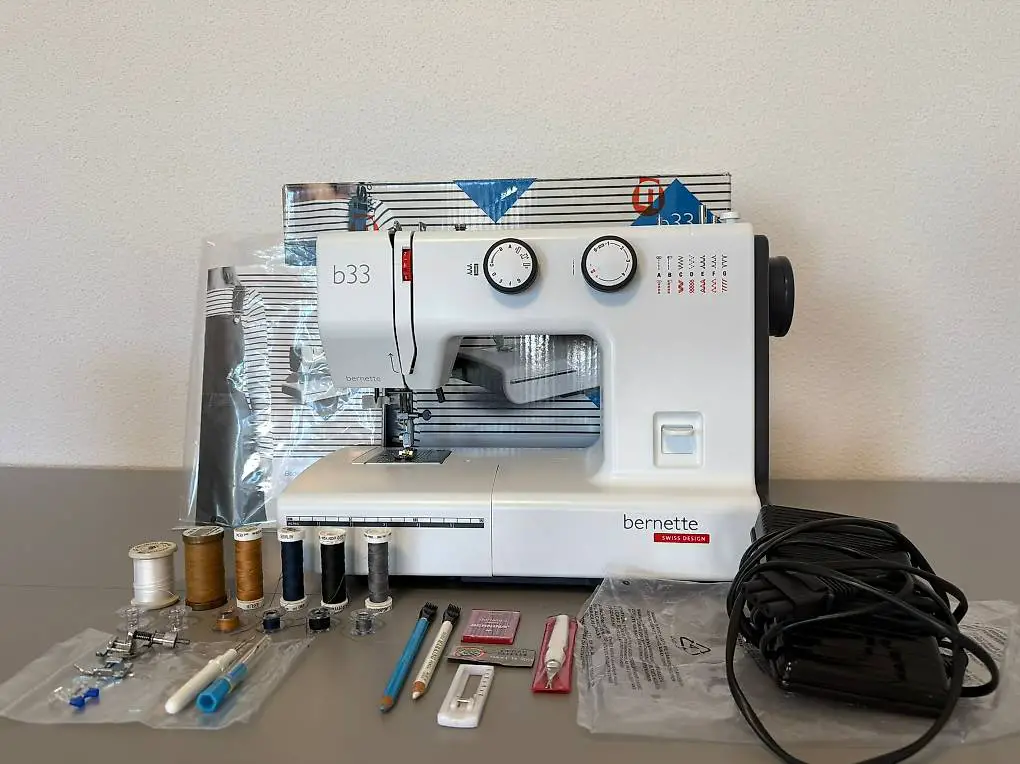 Nähmaschine Bernina bernette b33 + viel Extra-Zubehör