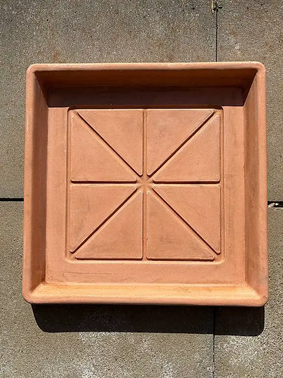 Blumenübertopf mit Untersetzer