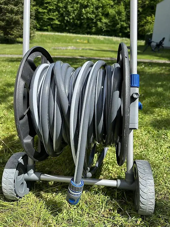 Gartenschlauch mit Wagen: -)