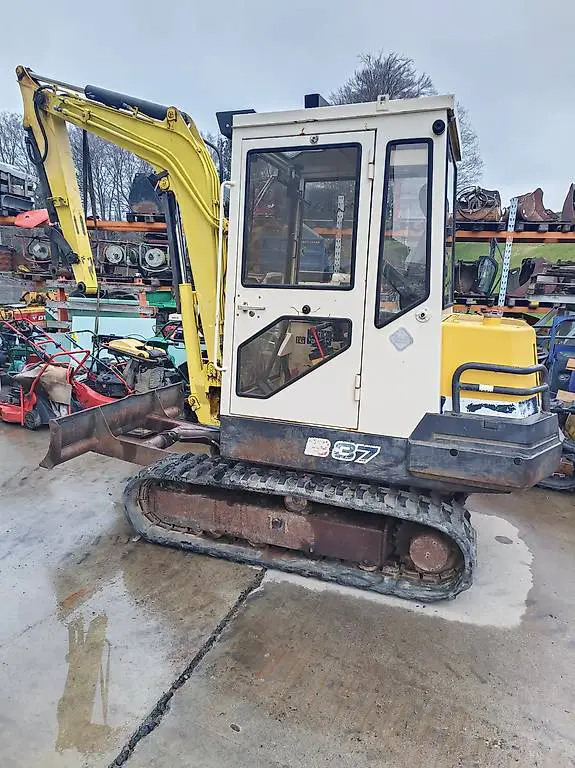 Bagger Yanmar B37
