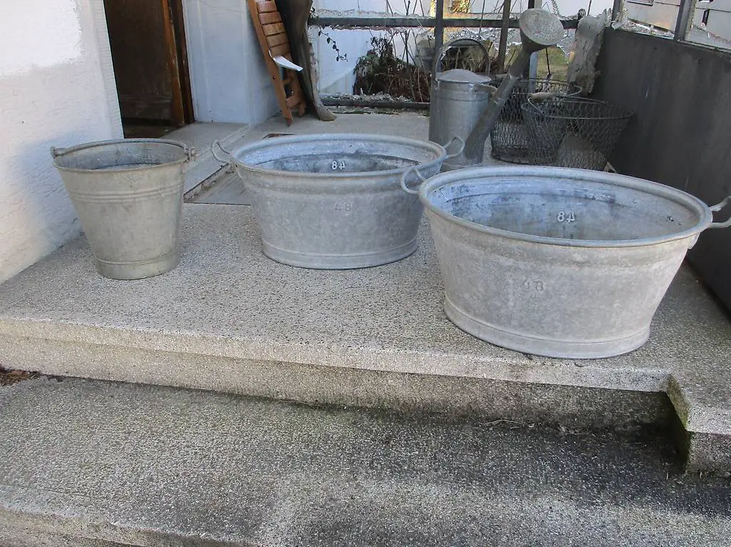 Hist. Garten-Zubehör Zink 2x Zinkwanne Eimer 2x Giesskanne