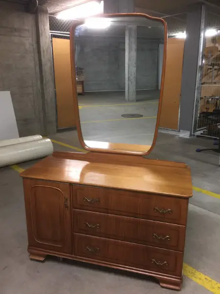 schöne alte Kommode Massivholz mit Spiegel