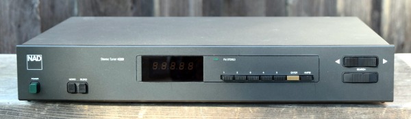 NAD - TUNER 4220 Millitari grünTuner AM FM schöner KLANG