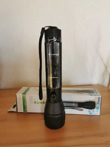 LED Solar-Taschenlampe, Outdoor, 100 m Sichtweite, fabrikneu