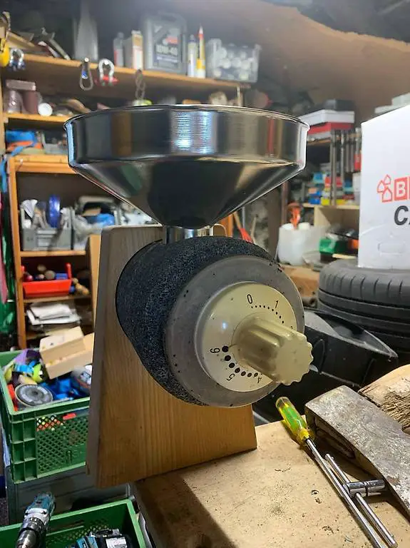 Getreidemühle handbetrieben, Schnitzer Country