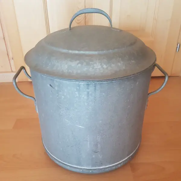 antiker waschhafen / deko, blumentopf