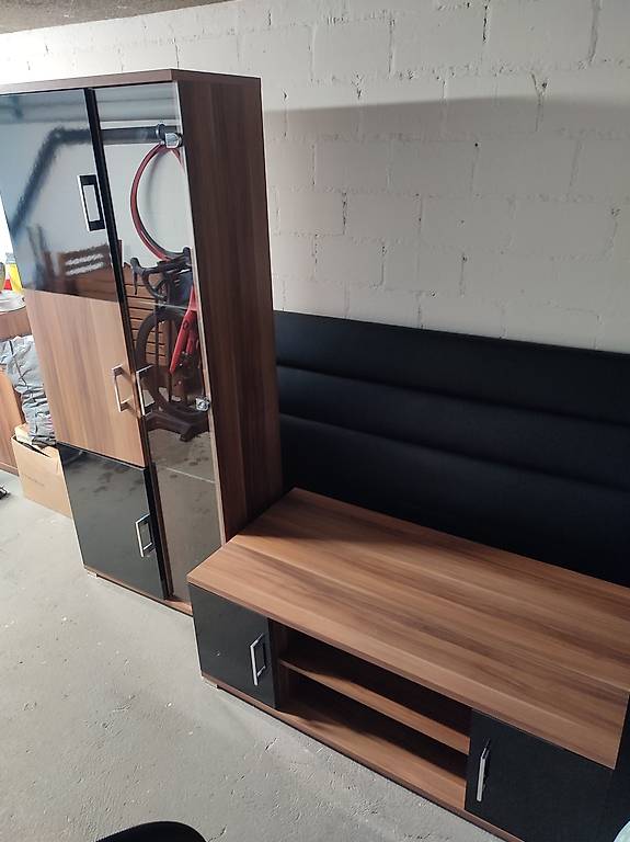 Wohnzimmerschrank und TV Bank zu verschenken