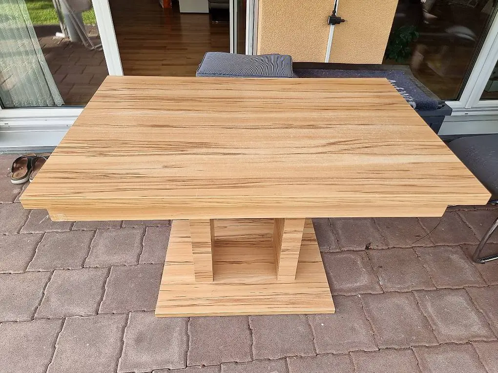 Esstisch mit 5 Stühlen zu verkaufen