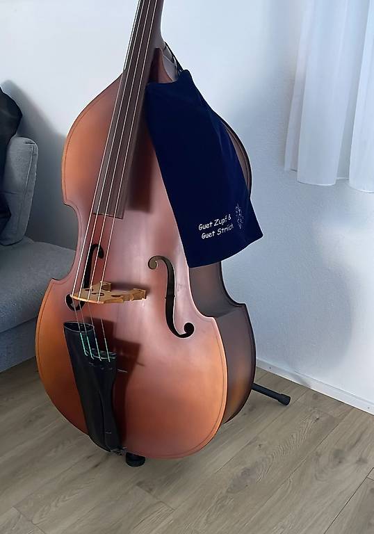 Musikinstrument Kontrabass mit Zubehör