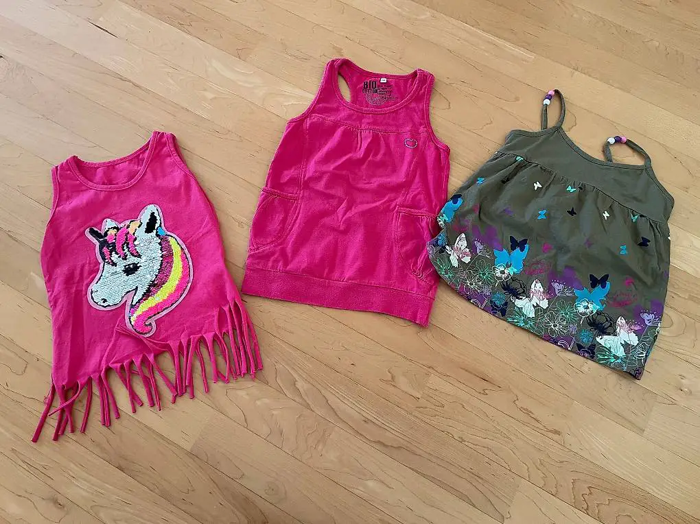 Div Shirts Grösse 110/116 ärmellos