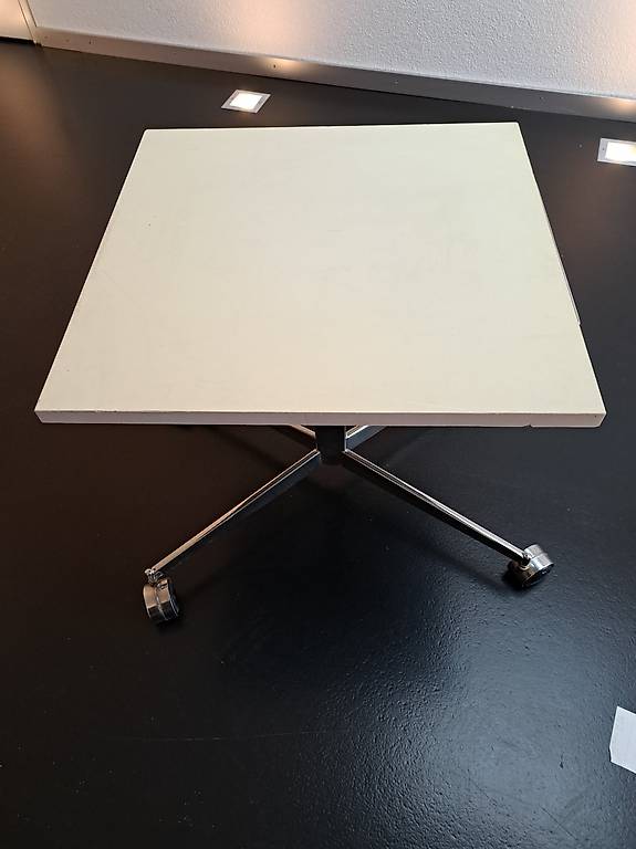 Arbeitstisch auf Rollen, flexible Höhe und Tischfläche