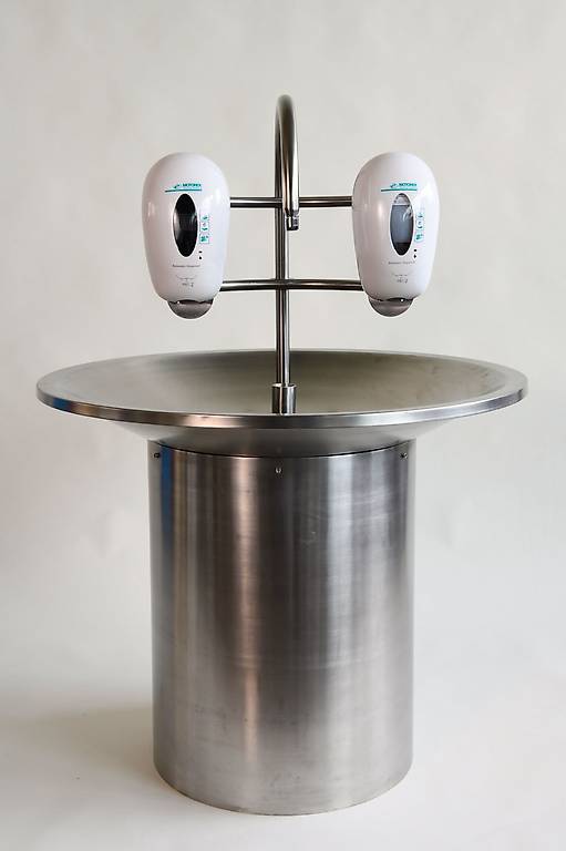 Wasserbrunnen mit Hygienestation