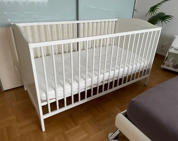 Babybett mit Zubehör