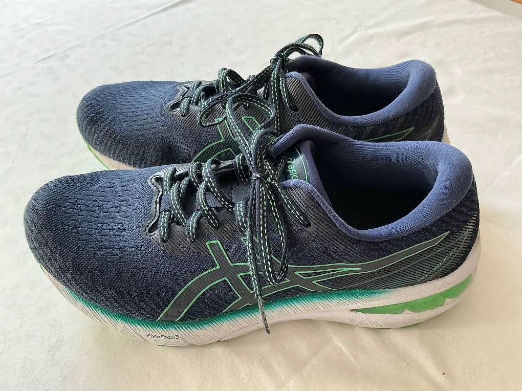 Laufschuh asics GT 2000 Gr.42