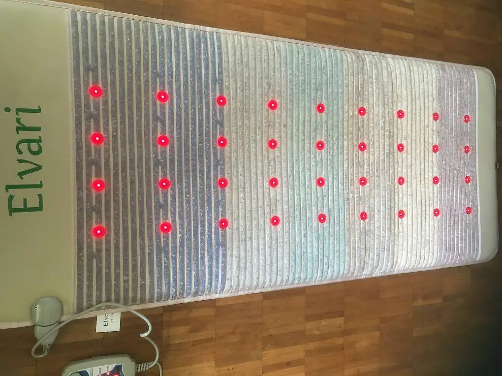 Therapeutische Elvari Premium Kristallmatte mit Schutzbezug