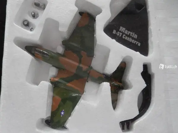 Flugzeug "Martin B-57G - Canberra 1:144