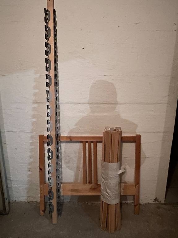 Ikea Bett & Lattenrost aus Kiefer, 90x200cm