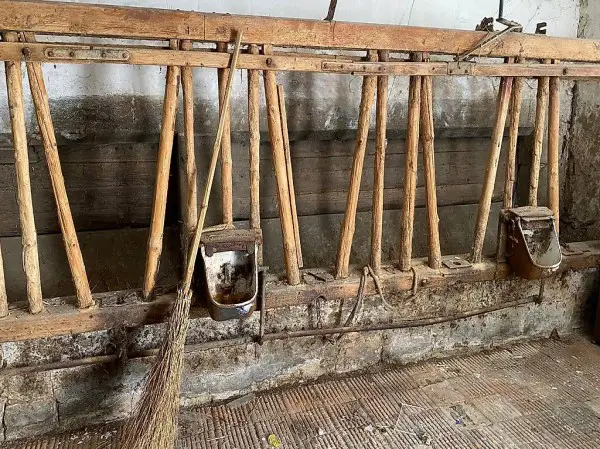 Kuhstall Einrichtung Antik Original