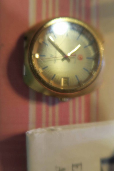 Certina Quartz Batterie wechseln auf Rückseite Widmung