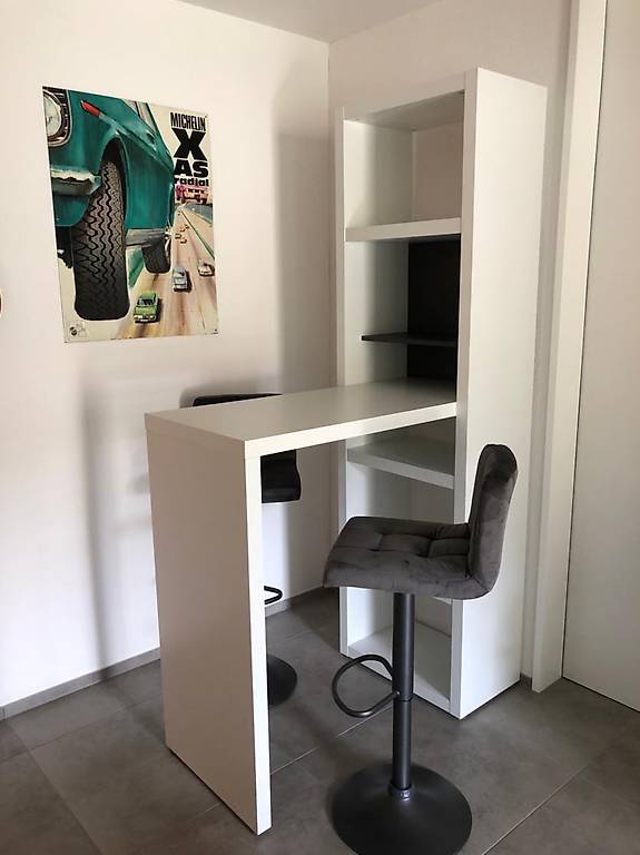 Bartisch zu verkaufen.