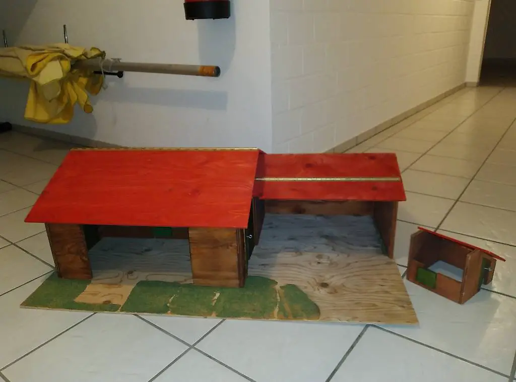 Holzstall (Handmade)