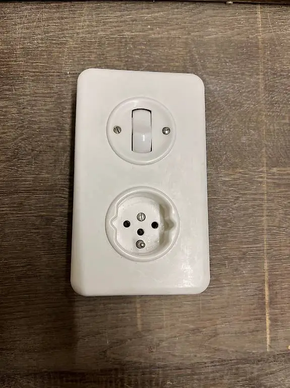 Steckdosen-Wippenschalter-Kombi