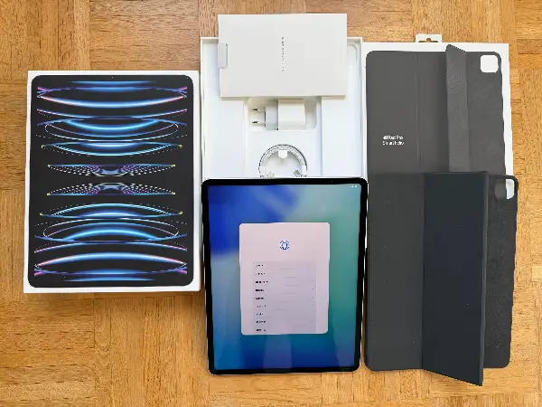 Apple iPad Pro M2 12.9" 256 GB + Smart Folio, neuwertig OVP