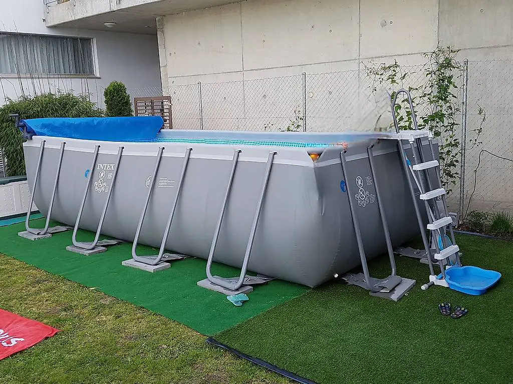 Intex Pool 549x274x132cm mit viel viel Zubehör 500 SFR.