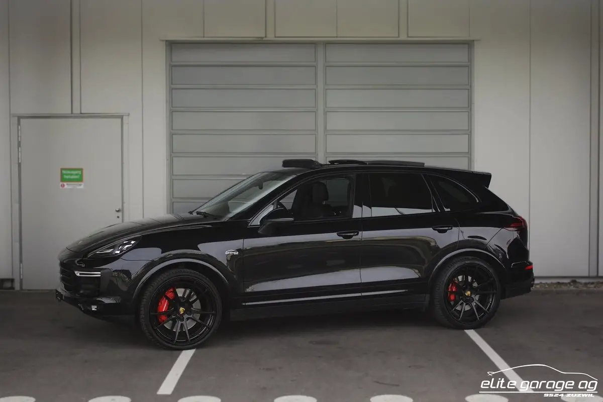 porsche cayenne turbo all black