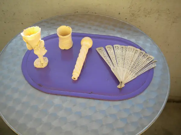 4 objets en ivoire