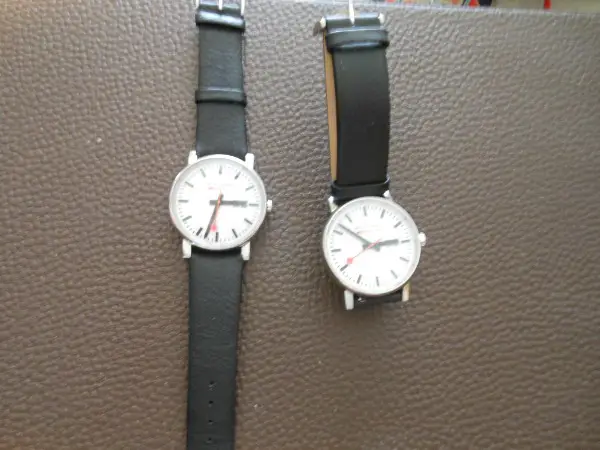 Mondaine Damenuhr und Herrenuhr im Set