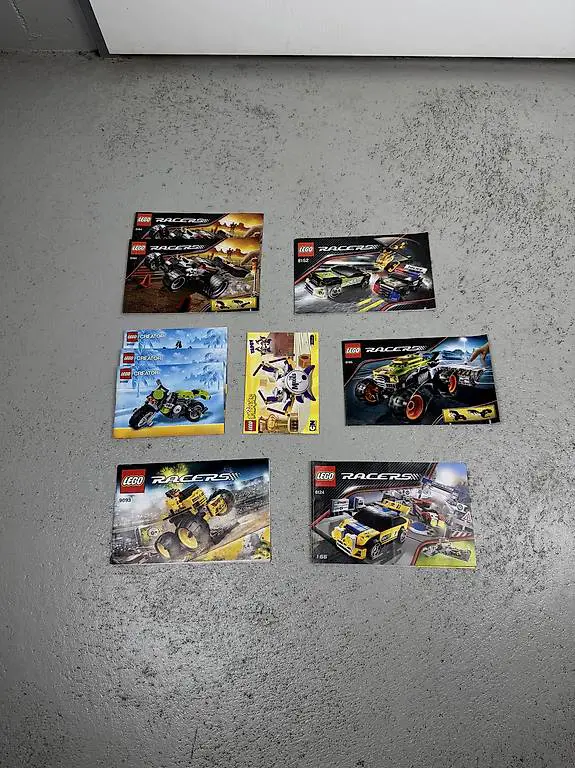 Lego Anleitungen verschiedener Bausets