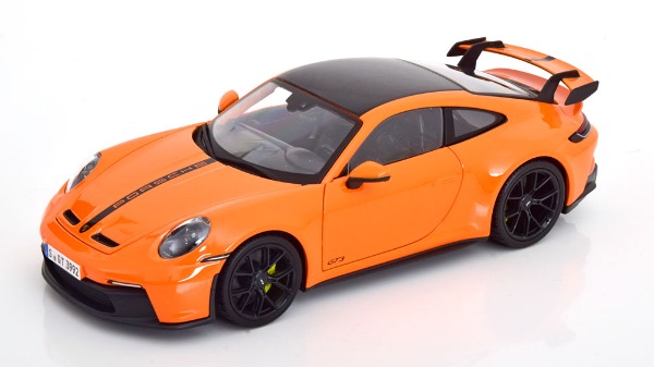 NEU: Porsche 911 / 992 GT3 seit 2021 orange / schwarz 1:18
