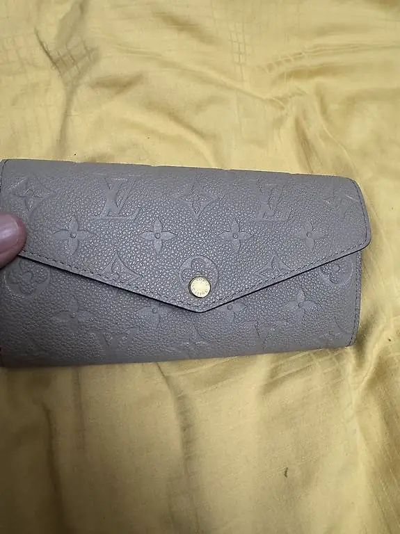 Louis Vuitton Paris Portmonee für 550.-