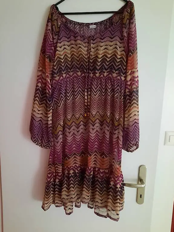 Sommerkleid mit Unterrock / Grösse 40/42