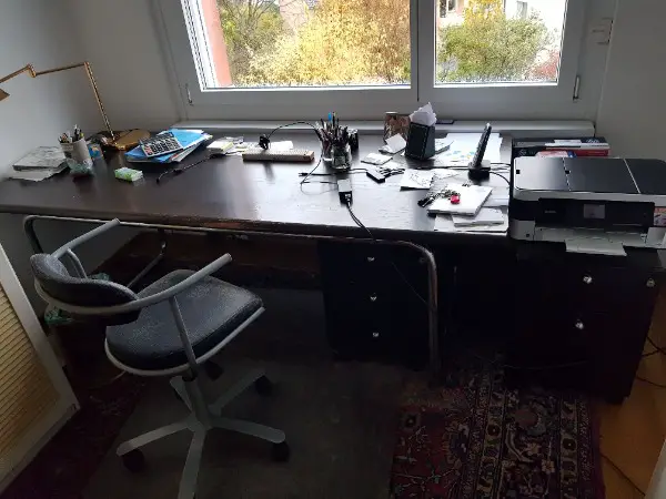 Büroschreibtisch / Pult