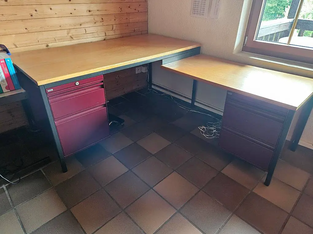 Bigla Schreibtisch in L-Form zu verschenken