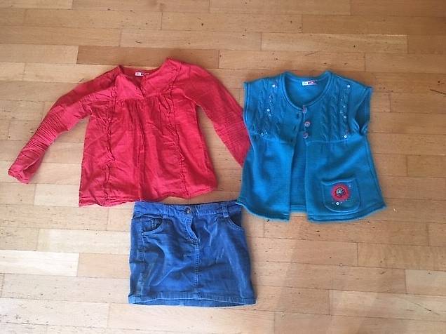 Kostüm mit Rock, Bluse und Strickjacke, Grösse 8 (126cm)