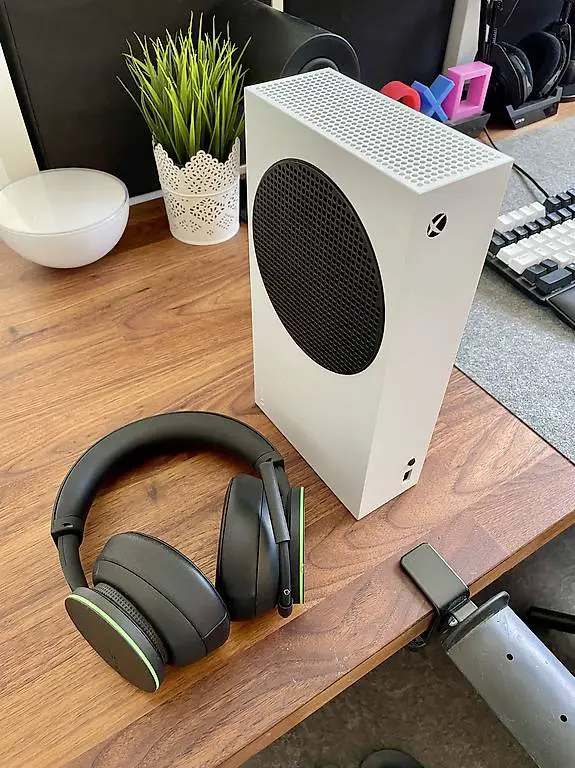 Microsoft Xbox Series S 512GB White & 2 Controller