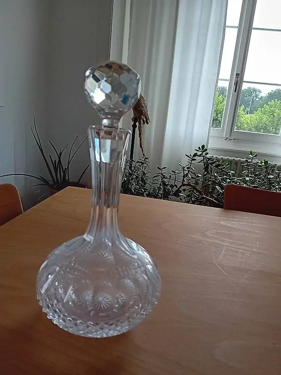 Karaffe aus Kristallglas