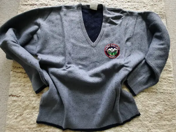 Pulli, weich, leicht, warm, aufgestickt Nepal, Everest, L