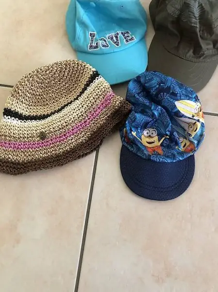 Verschiedene Hüte für den Sommer