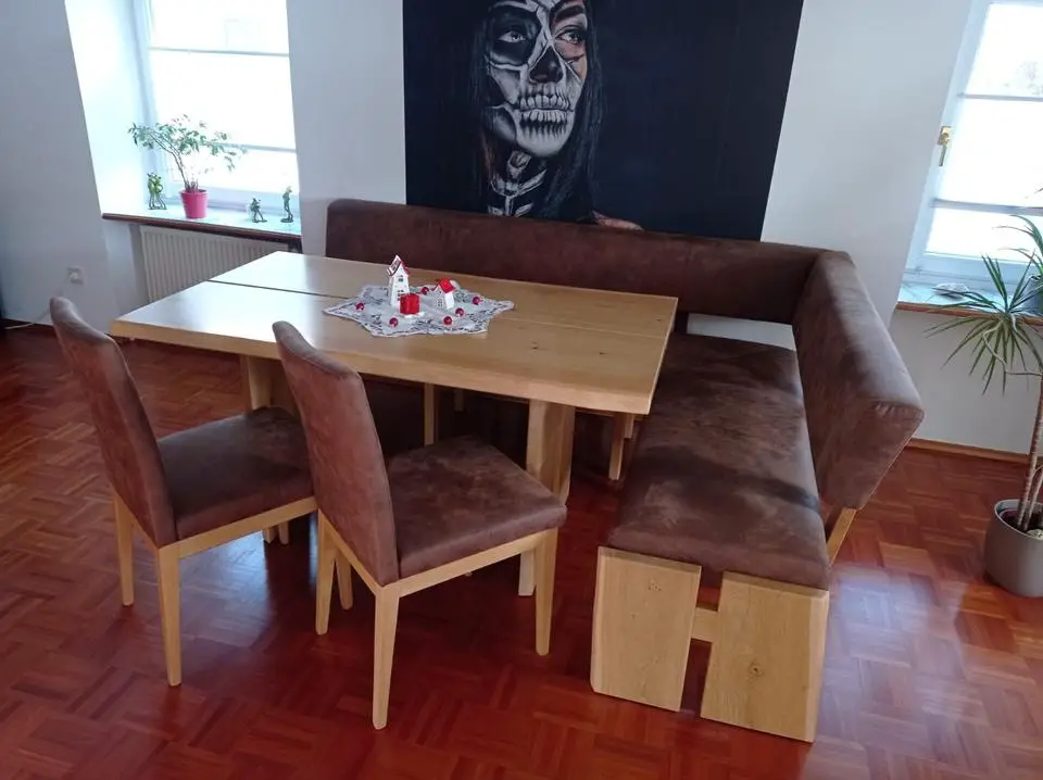 Massivholz Eckbank mit Tisch und zwei Stühle
