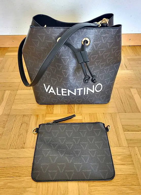 VALENTINO Handtasche mit Umhängeriemen und Innentasche