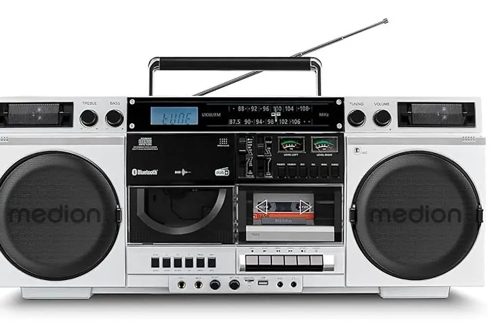 Kassettenrecorder (Retro Ghettoblaster mit CD-Player
