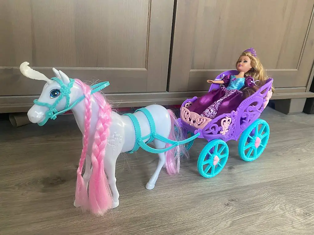 Prinzessin Spielpuppe inkl. Kutsche mit Pferd
